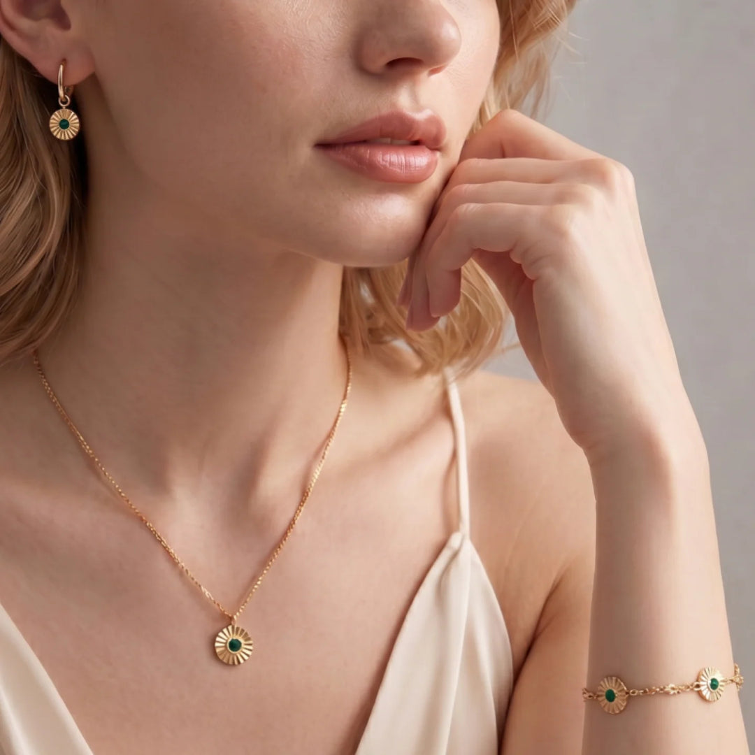 Bering Arctic Flower Creolen mit Anhänger, goldfarben