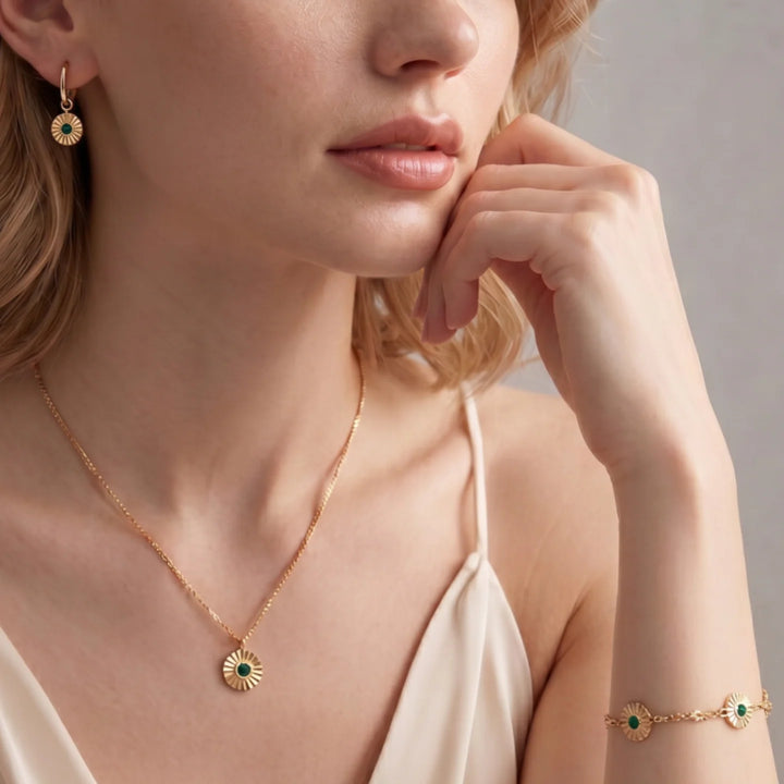 Bering Arctic Flower Creolen mit Anhänger, goldfarben