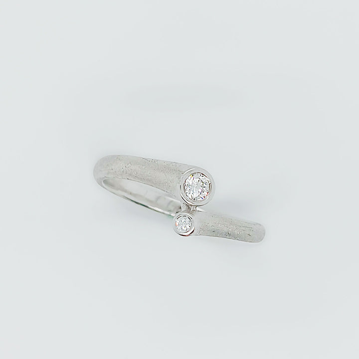 Verlobungsring Platin 950 eismatt mit 0,10 ct Brillanten