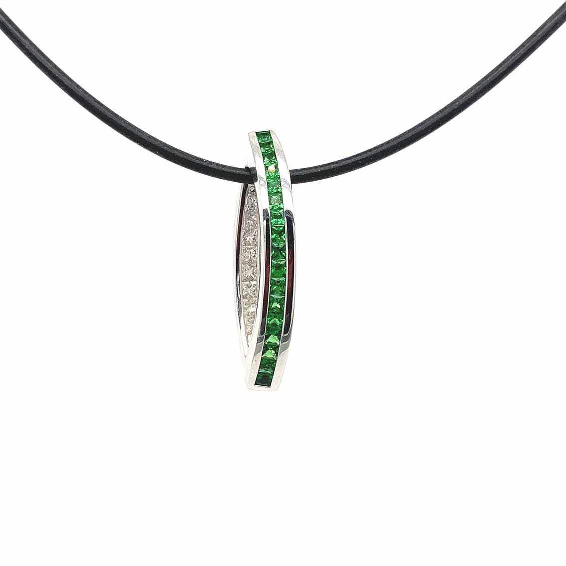 Anhänger Tsavorit, Diamant, Weißgold, Halskette Kautschuk - My Fine Jewellery